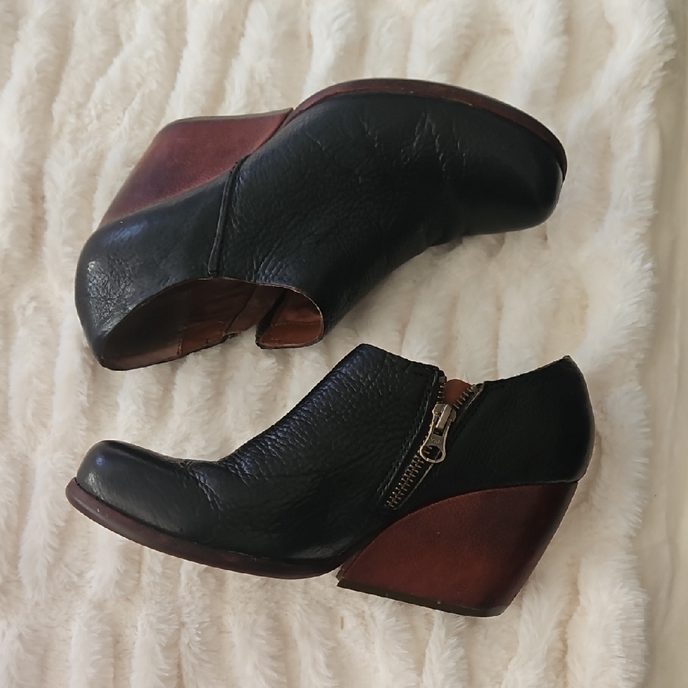 Kork-Ease Black Wedge Leather Ankle Booties 7.5